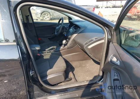 2017 Ford Focus Se z USA, uszkodzony, nr VIN 1FADP3K27HL274857